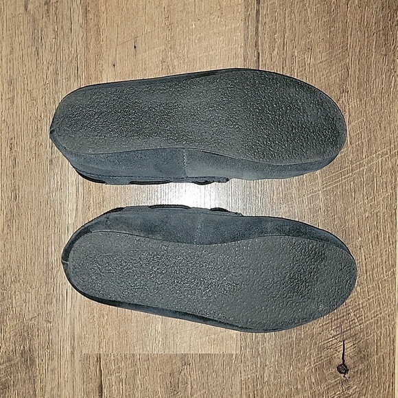 Wore Twice Inside Mens Small (7-8) American Eagle Moc Slippers - Picture 2 of 4